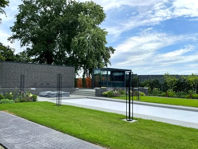 REINHART Spa Kompakt Gesamtansicht im Privatgarten